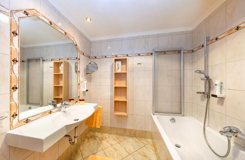 Junior Suite with Balcony image 4