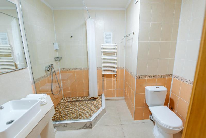 Economy Double Room image 3