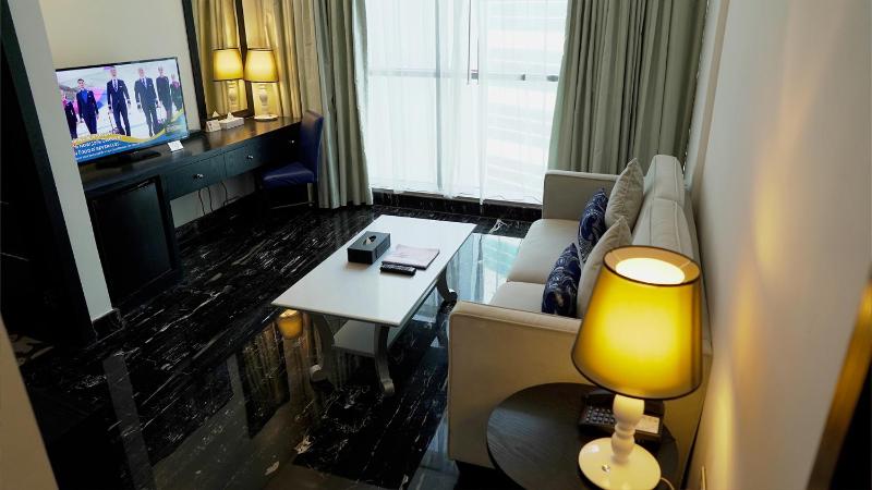 Executive Suite image 4