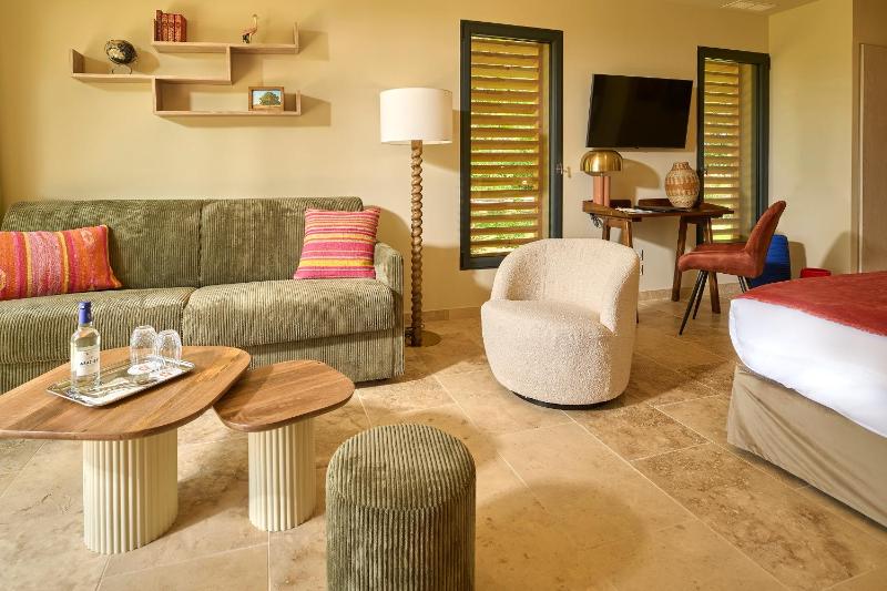 Junior Suite with Garden View image 4