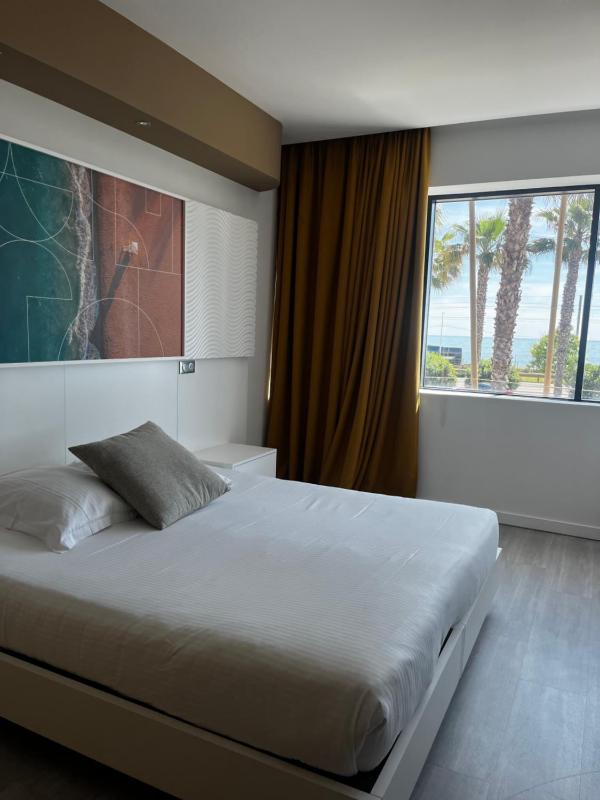 Double Room with Sea View image 3