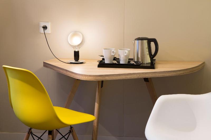 Deluxe Double or Twin Room image 4