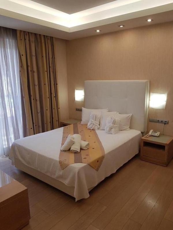 Standard Room with Mountain View image 1