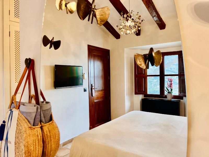 Double Room with Sea View image 3