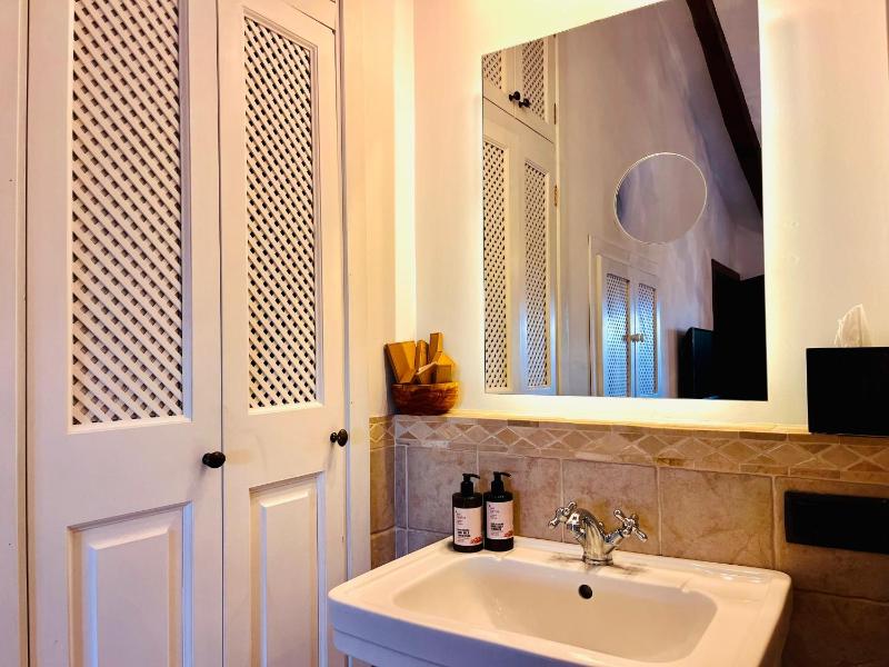 Double Room with Sea View image 4