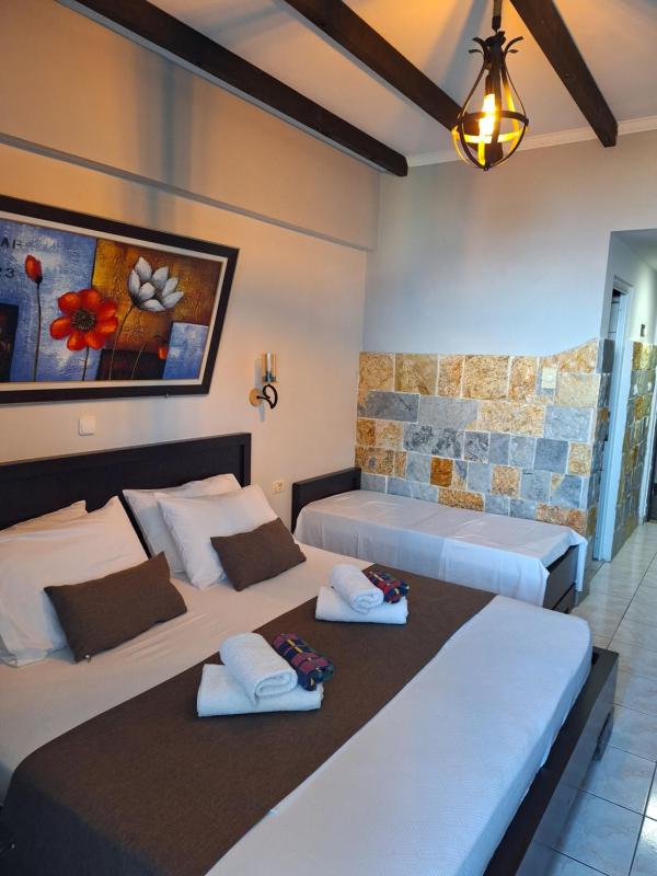 Double Room with Balcony and Sea View image 2