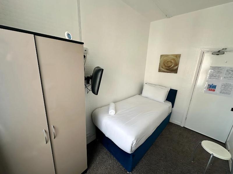 Standard Single Room image 3