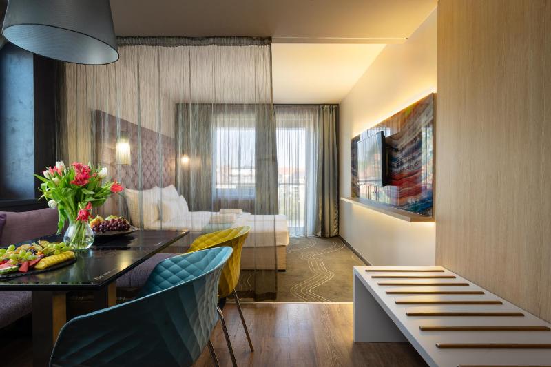  Deluxe Studio Apartment image 3