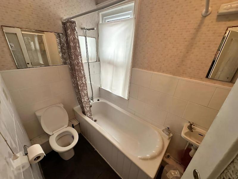 Standard Single Room image 4