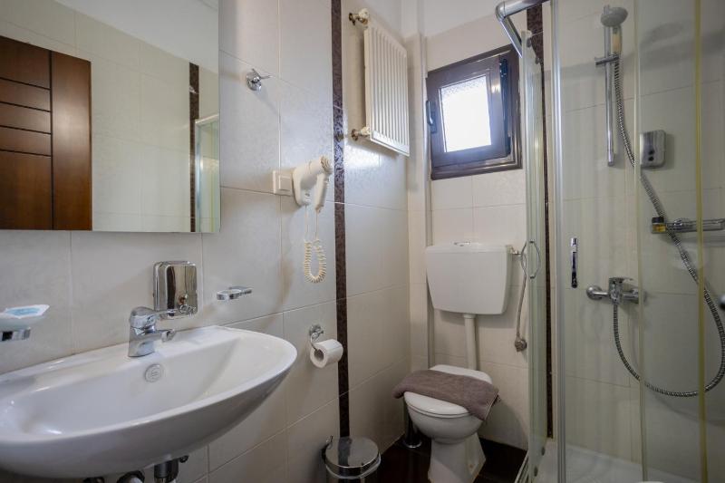 Twin Room with Mountain View image 2