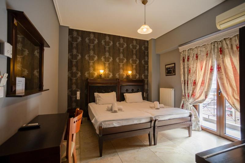 Twin Room with Mountain View image 1