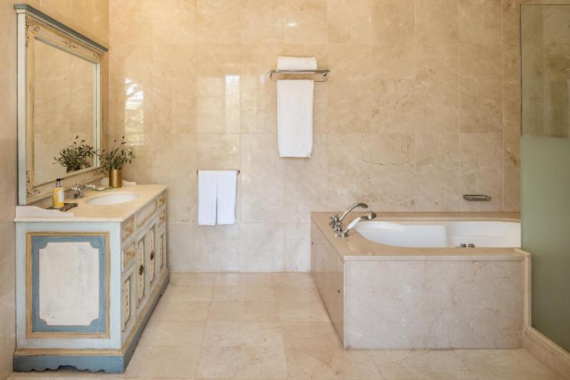 Comfort Suite image 2