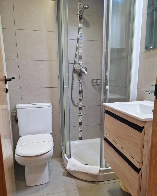Double Room with Shared Bathroom image 3