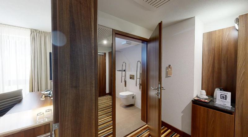 Twin Room - Disability Access image 2