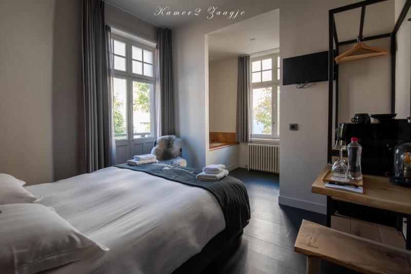 Double Room with Balcony image 1
