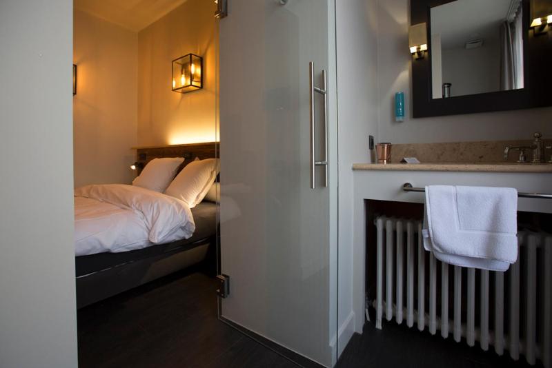 Double Room with Balcony image 1