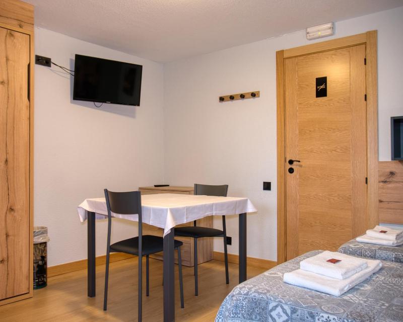 Quadruple Room with Shared Bathroom image 2