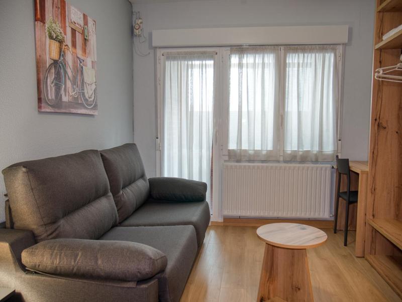 Quadruple Room with Shared Bathroom image 3