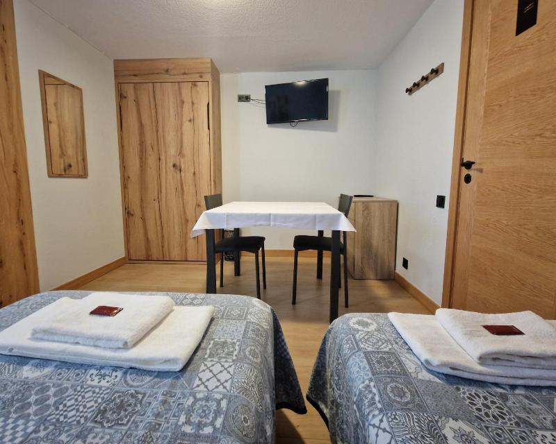 Triple Room with Shared Bathroom image 4
