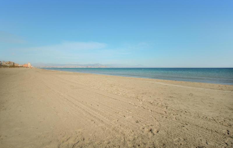 Beautiful Apartment In Santa Pola With Wifi - image 8