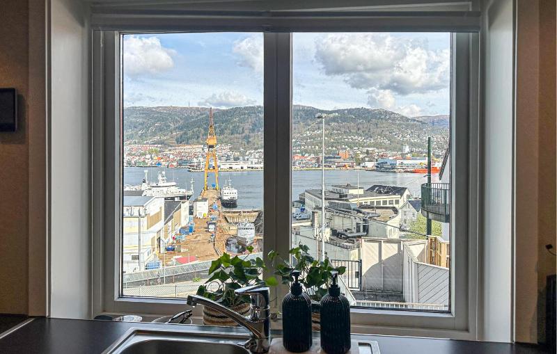 2 Bedroom Cozy Apartment In Laksevåg - image 5