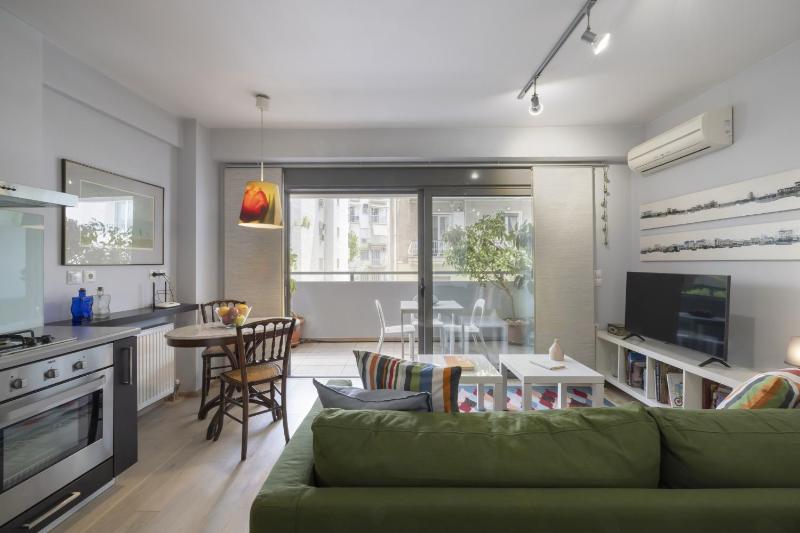 Elegant Design Stay in Koukaki - image 1