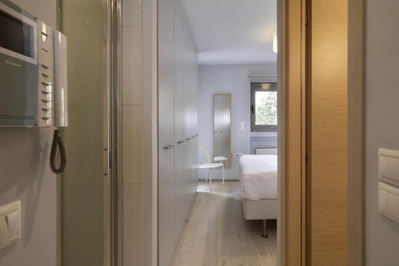 Elegant Design Stay in Koukaki - image 6