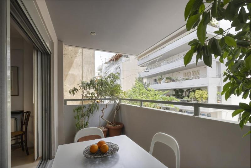 Elegant Design Stay in Koukaki - image 8