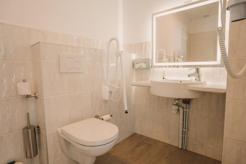 Double Room - Disability Access image 3