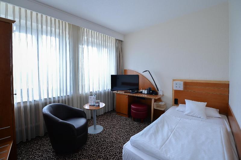 Standard Single Room image 3