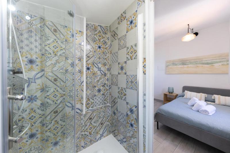 Small Double Room image 3