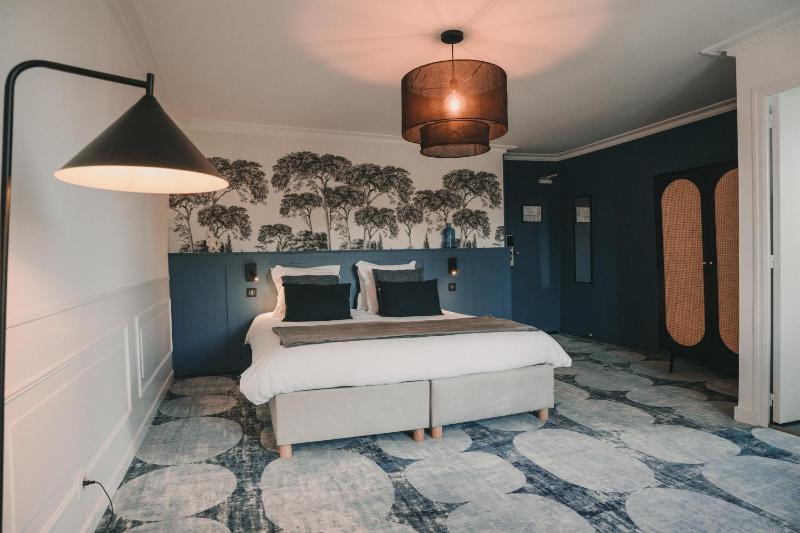 Deluxe Twin Room image 1