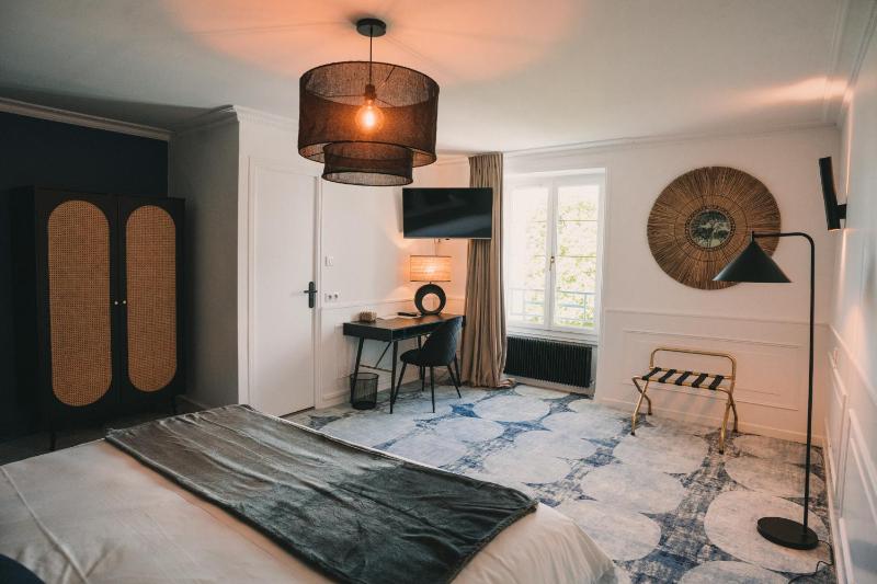 Deluxe Twin Room image 3