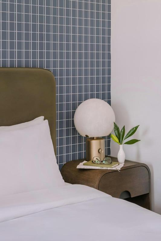 One-Bedroom Superior Apartment with King and Sofa Bed image 4