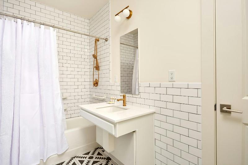 Five-Bedroom Apartment image 3