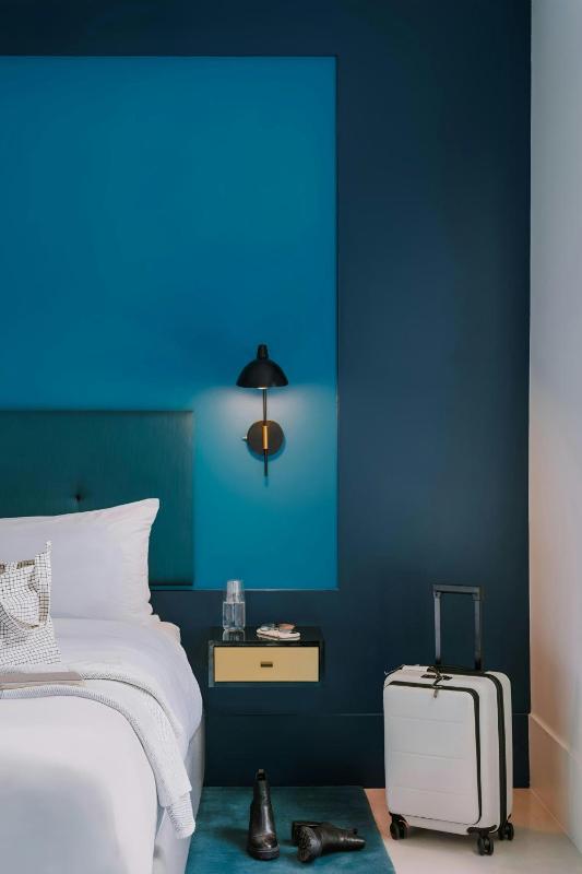 Double Room image 3