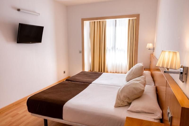 Premium Family Room (2 Adults + 1 Child) image 4