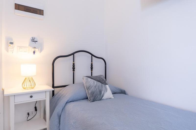 Triple Room with Sea View image 3