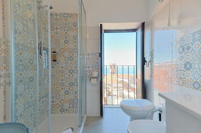Triple Room with Sea View image 4