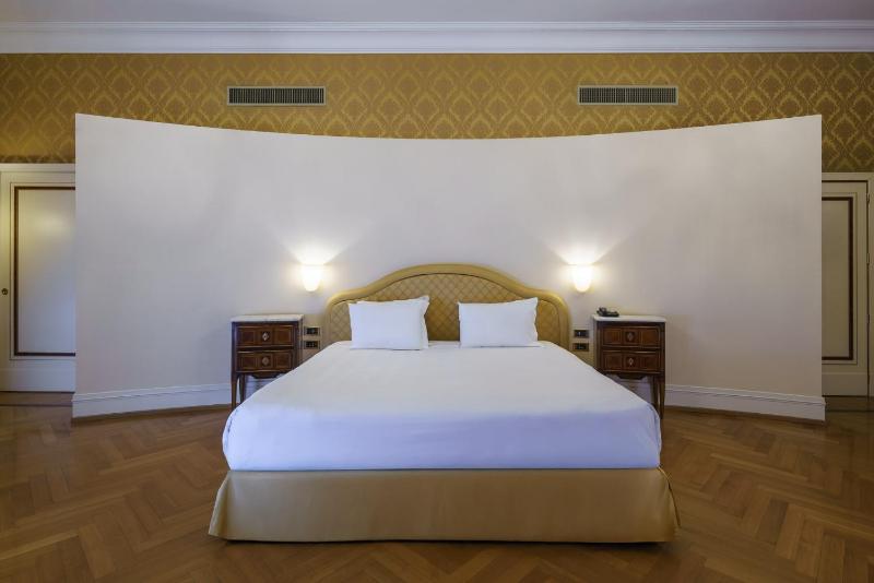 Executive Suite with Sea View image 2