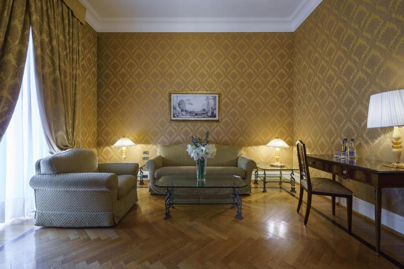 Large Suite with Sea View image 1