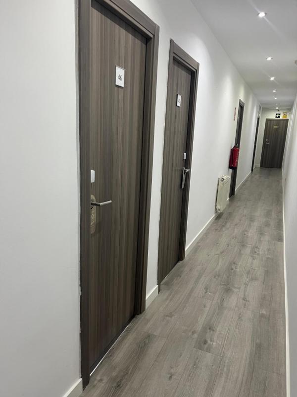 Double Room with Balcony image 2