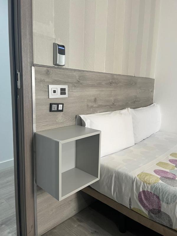 Small Double Room image 3