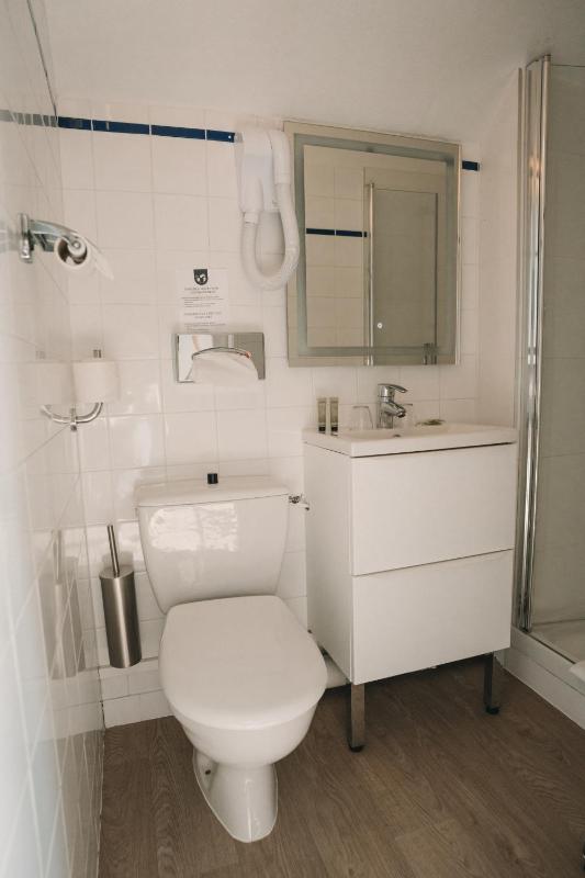 Small Double Room image 3