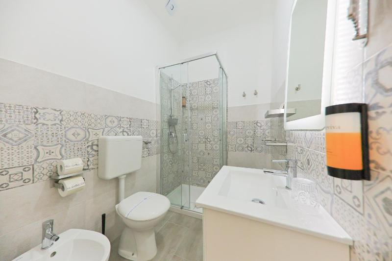 Double Room with Balcony image 3