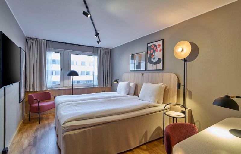  Standard Twin Room image 3