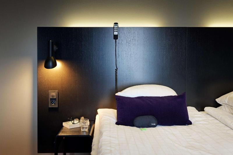 Standard King Room image 4