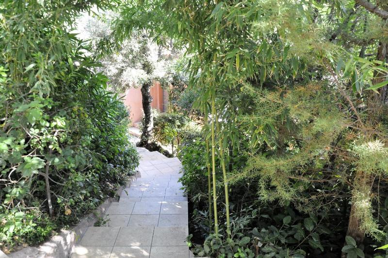 Superior Double Room with Spa Bath and Garden view image 4