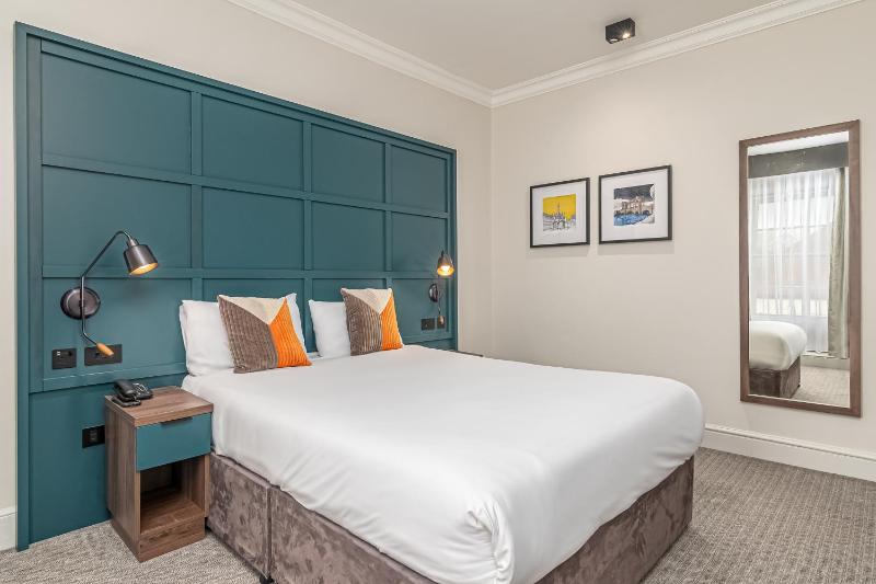 Classic Double Room image 3