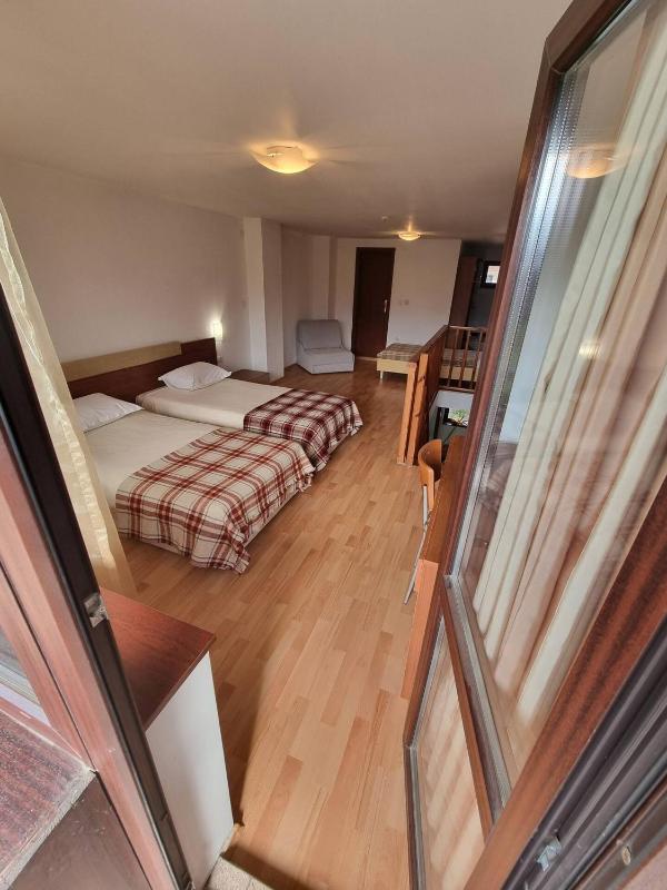 1BR Homey Duplex 300mbps WIFI 2 Floor with washer - image 7